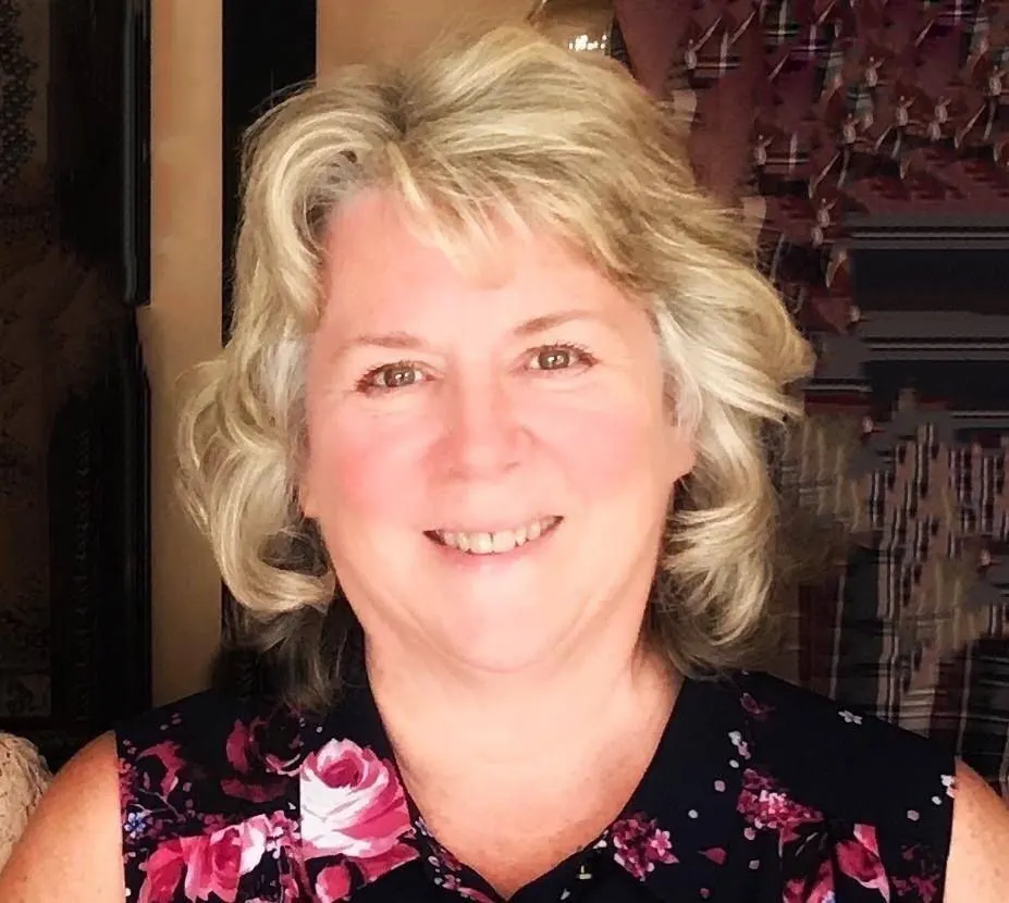 Lynn, Owner of Sugar Roses Creative Cakes