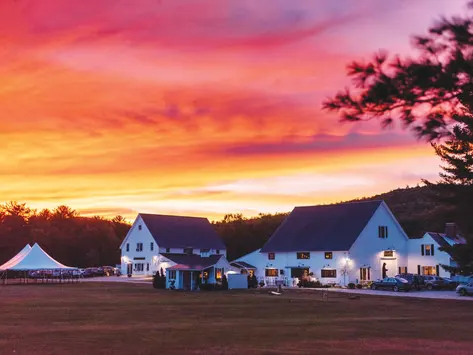 This Gorgeous Maine Lakefront Inn Can Be Your Wedding & Vacation Destination! (New England & Beyond)