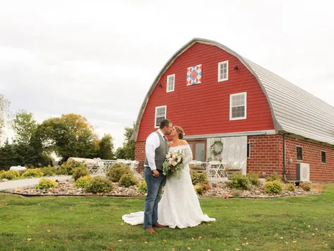 This Gorgeous North Dakota Wedding Venue Provides a Full Weekend of Festivities!  (Hankinson)